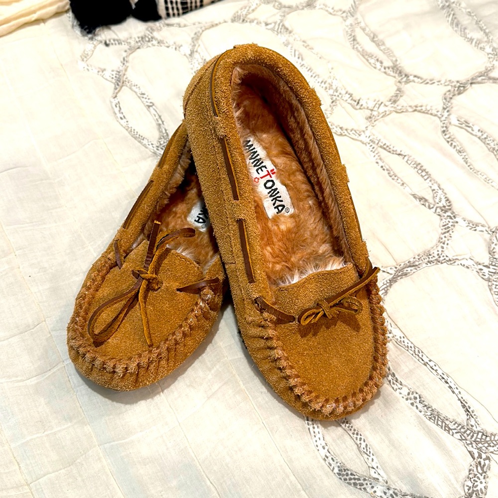 Kids size 5 leather and fur Minnetonka slippers.